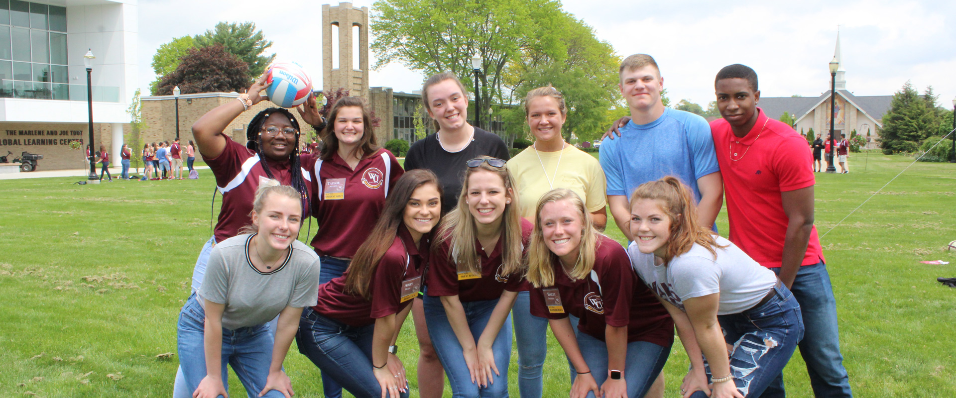 photo of a group of student volunteers on the Quad