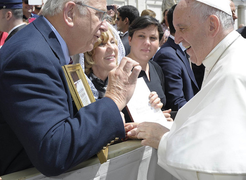President Jusseaume Presents the Scholarship to Pope Francis