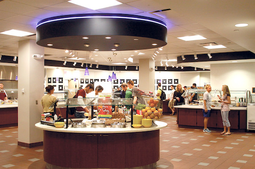 photo of students making dining selections in the Schervish Dining Centre